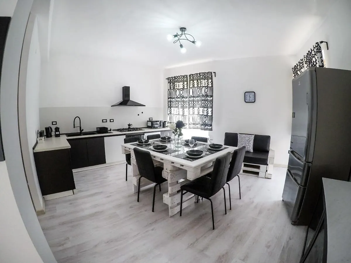 Black&White Guest House Iglesias Italien